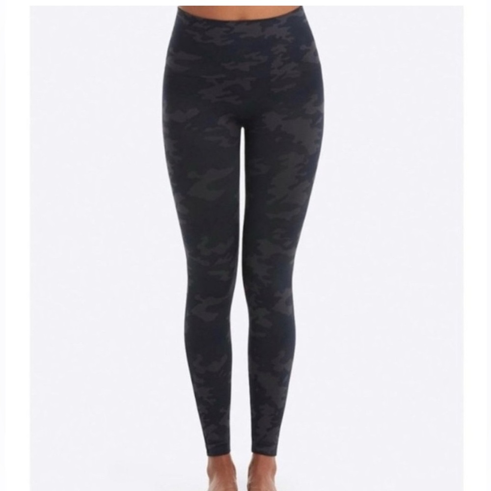 Spanx Look At Me Now Seamless Camo Leggings